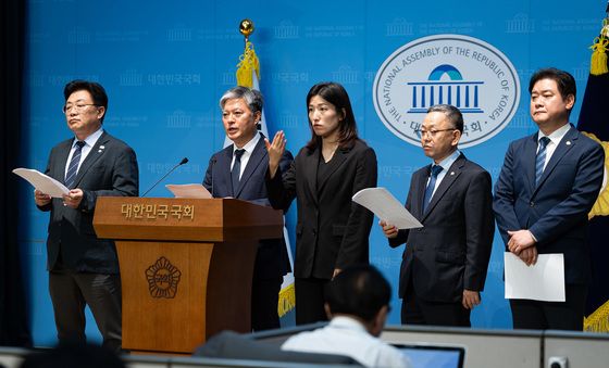 지귀연 판사 룸살롱 접대 의혹 신속 수사 촉구하는 민주당