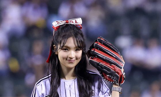 포즈 취하는 규빈