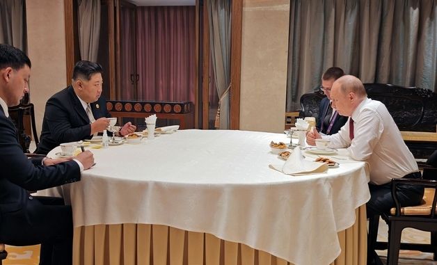 댜오위타이에서 만난 북러 정상