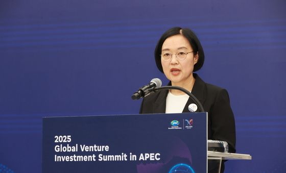 인사말하는 한성숙 장관