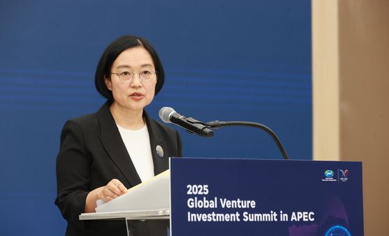 인사말하는 한성숙 장관