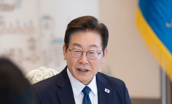 양대 노총 위원장과 대화하는 이재명 대통령