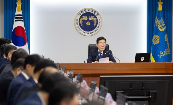 수석·보좌관 회의 발언하는 이재명 대통령