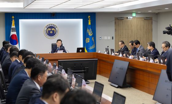 수석·보좌관 회의 발언하는 이재명 대통령