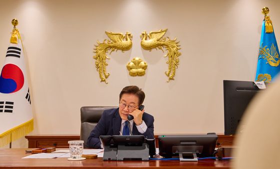 몽골 대통령과 통화하는 이재명 대통령