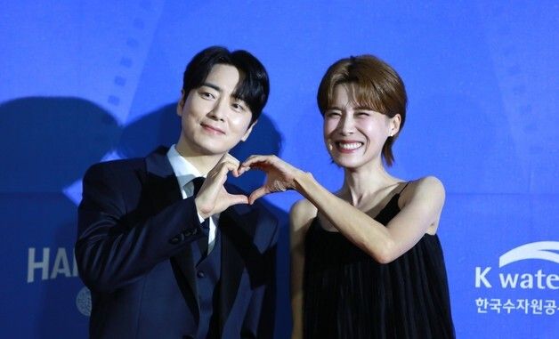 손으로 하트 만든 이준혁·장도연