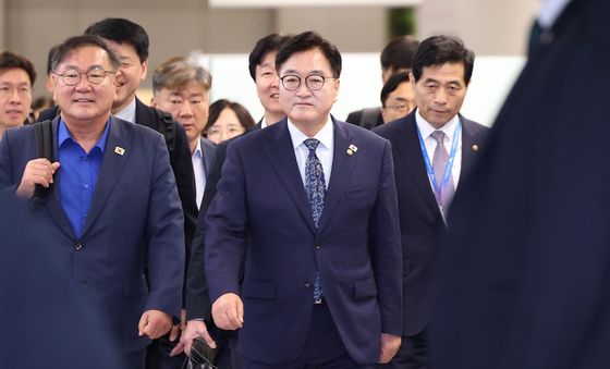 中 전승절 행사 마치고 돌아오는 우원식 국회의장