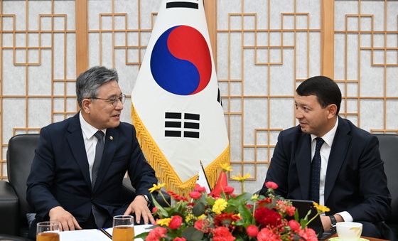 국가유산청장, 키르기즈 공화국 문화정보청년정책부 장관과 환담