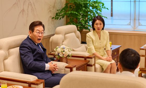 어린이 만난 이재명 대통령 부부