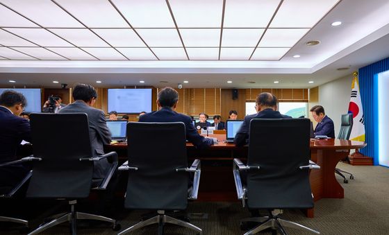 수석·보좌관 회의 주재하는 이재명 대통령