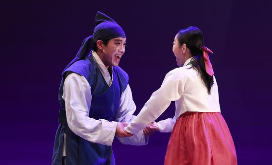 민중들의 만남·헤어짐 담은 퉁소소리