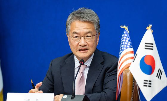 발언하는 조셉 윤 주한미국대사대리