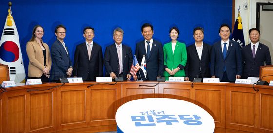 민주당 찾은 조셉 윤 주한미국대사대리