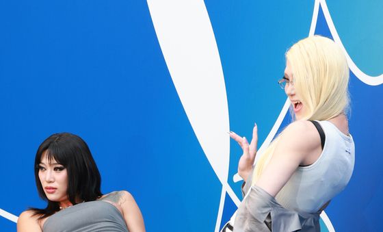 드랙아티스트 보리·지반, 서울패션위크 참석