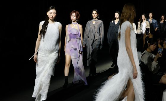 사샤, 서울패션위크 리이 컬렉션 모델 변신