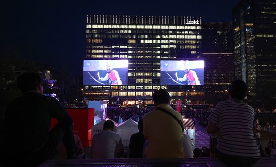 광화문에 들어선 대형 전광판