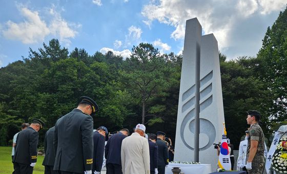'당신들의 호국정신 잊지 않겠습니다'