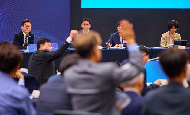 바이오 혁신 토론회 참석한 이재명 대통령