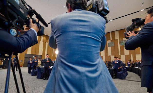 국민의례 하는 이재명 대통령