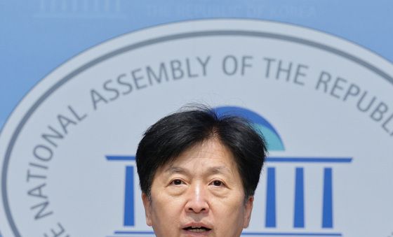 조지아 공장 단속 관련 기자회견하는 오기형