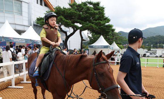 한국마사회, 2025 가을 야간축제 '별밤馬중 페스티벌' 개최