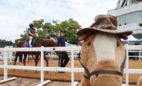 한국마사회, 2025 가을 야간축제 '별밤馬중 페스티벌' 개최