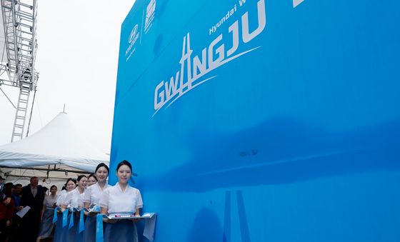 수영대회 시상요원 대기중