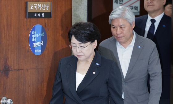 성비위 파문 확산에 조국혁신당 지도부 총사퇴