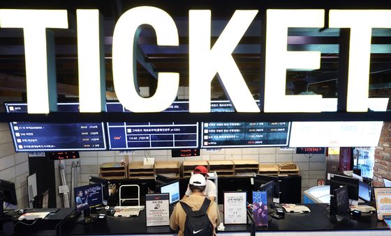 '영화 할인권' 188만 장 재배포…부담 없이 극장으로