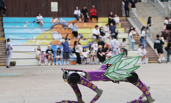 에버랜드, 테마파크 퍼레이드에 국내 최초 '로봇' 도입