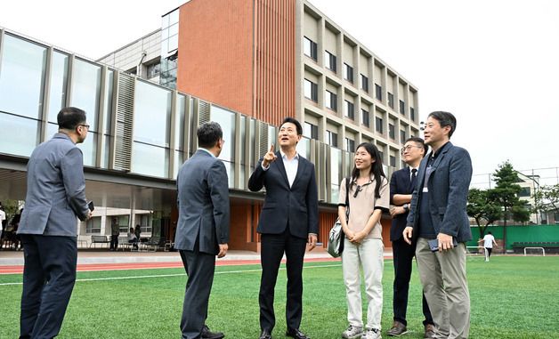 서울시장, 서울시 건축상 우수상 선정된 중동고 원익관 방문