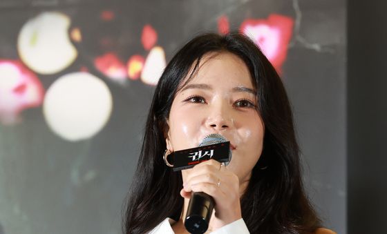 솔라 '귀시'로 첫 스크린 데뷔