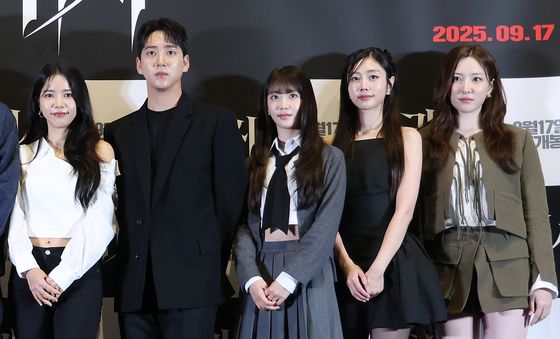 스크린으로 나온 케이팝 대표 아이돌