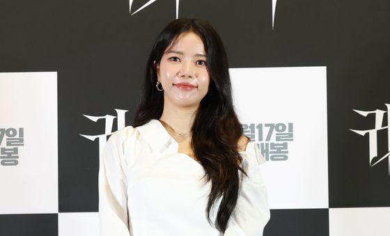 솔라, 설레는 첫 스크린 데뷔