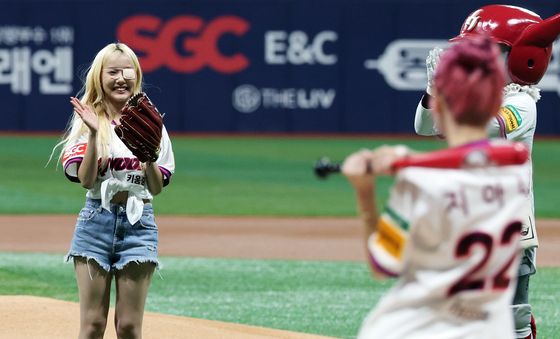고척돔 마운드 오른 영파씨 한지은X지아나