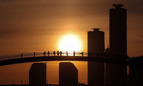 힘차게 떠오르는 병오년 첫 일출