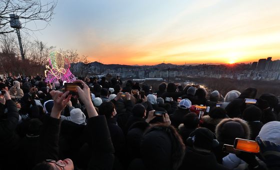병오년, 일출 맞이하는 시민들