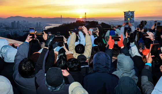 떠오르는 병오년(丙午年)의 첫 태양