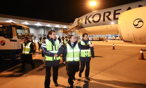 반도체 수출화물 통관 현장 점검 나선 이명구 관세청장