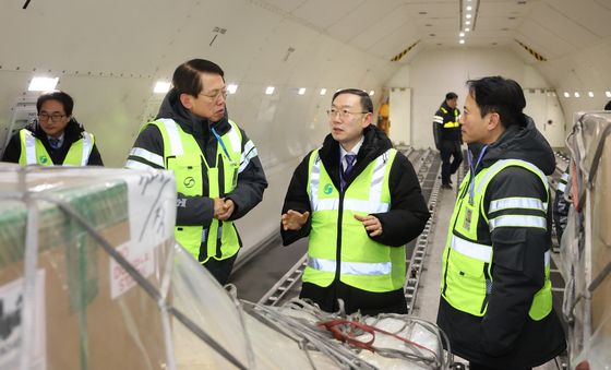 반도체 수출화물 통관 현장 점검 나선 이명구 관세청장