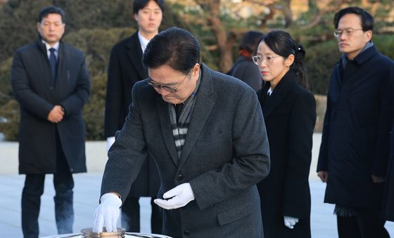 분향하는 우원식 국회의장