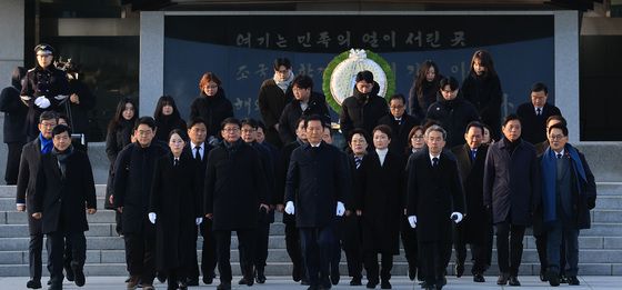 현충원 참배 마친 정청래 민주당 대표