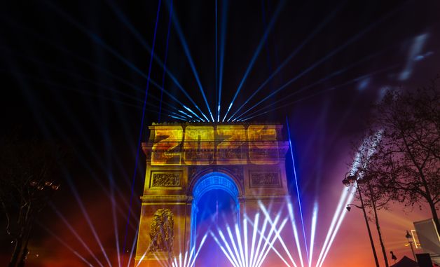 아듀 2025, 본아네 2026…새해 시작 알리는 佛 파리 개선문