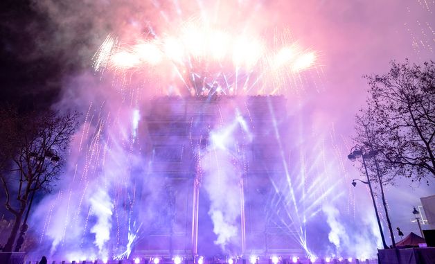 2026 신년 불꽃으로 밝아진 佛 파리 개선문 일대