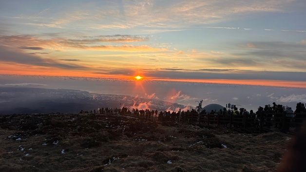 제주 한라산 백록담서 맞이한 2026년 첫 일출