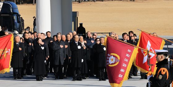 현충원 찾은 이명박 전 대통령