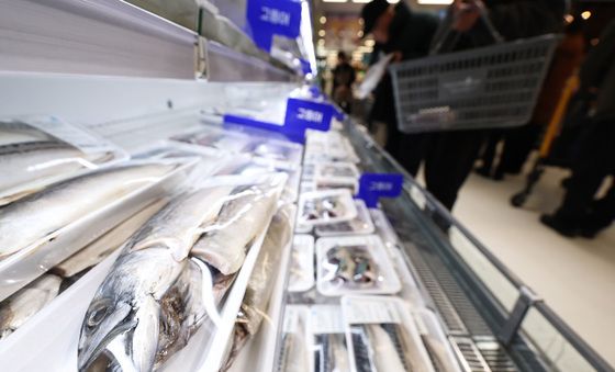 '국민 생선' 고등어 1만 원 시대