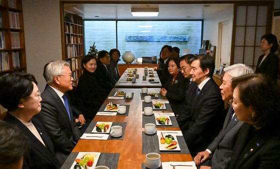 문재인 전 대통령 예방하는 조국 대표