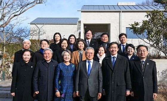 새해 맞아 문재인 전 대통령 부부 예방한 조국혁신당 지도부