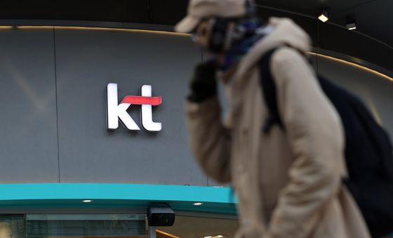 KT '위약금 면제' 첫날 1만명 이탈